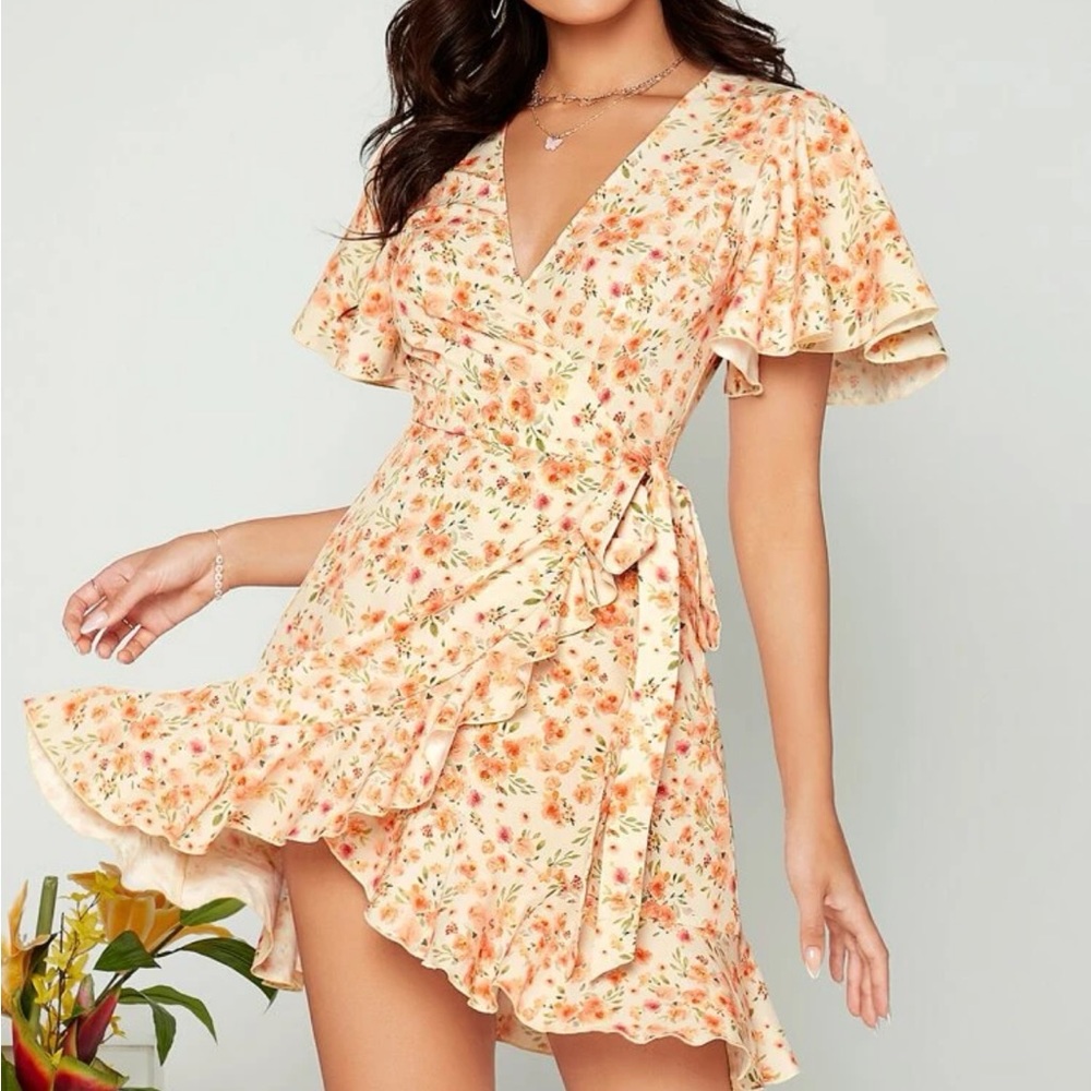 Flutter sleeve floral dress